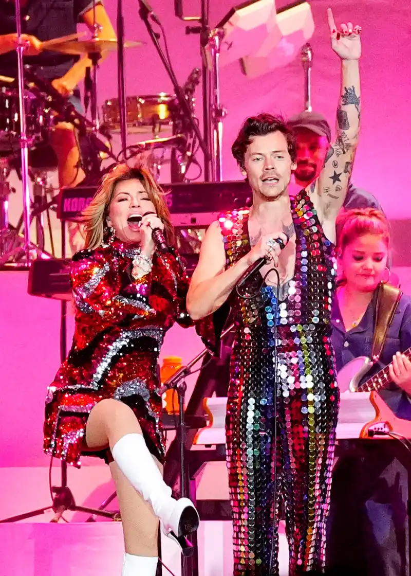 Harry Holds Shania’s Hand on Stage — But This Moment Has Fans Wondering: ‘Is This a Sign Something’s Coming?