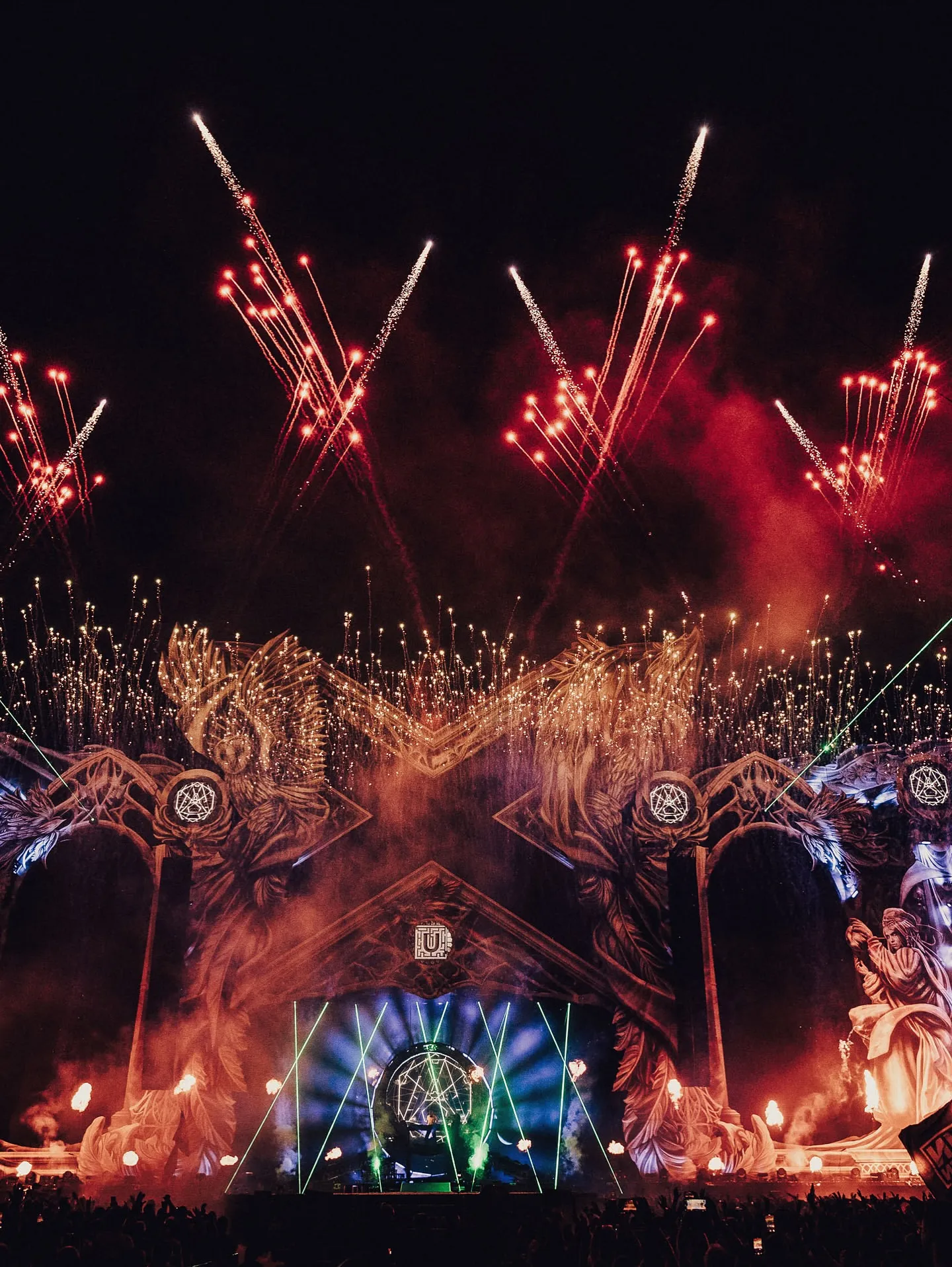 image_689d8dbd615de What happened in Romania that made Armin van Buuren the icon of a living legend?