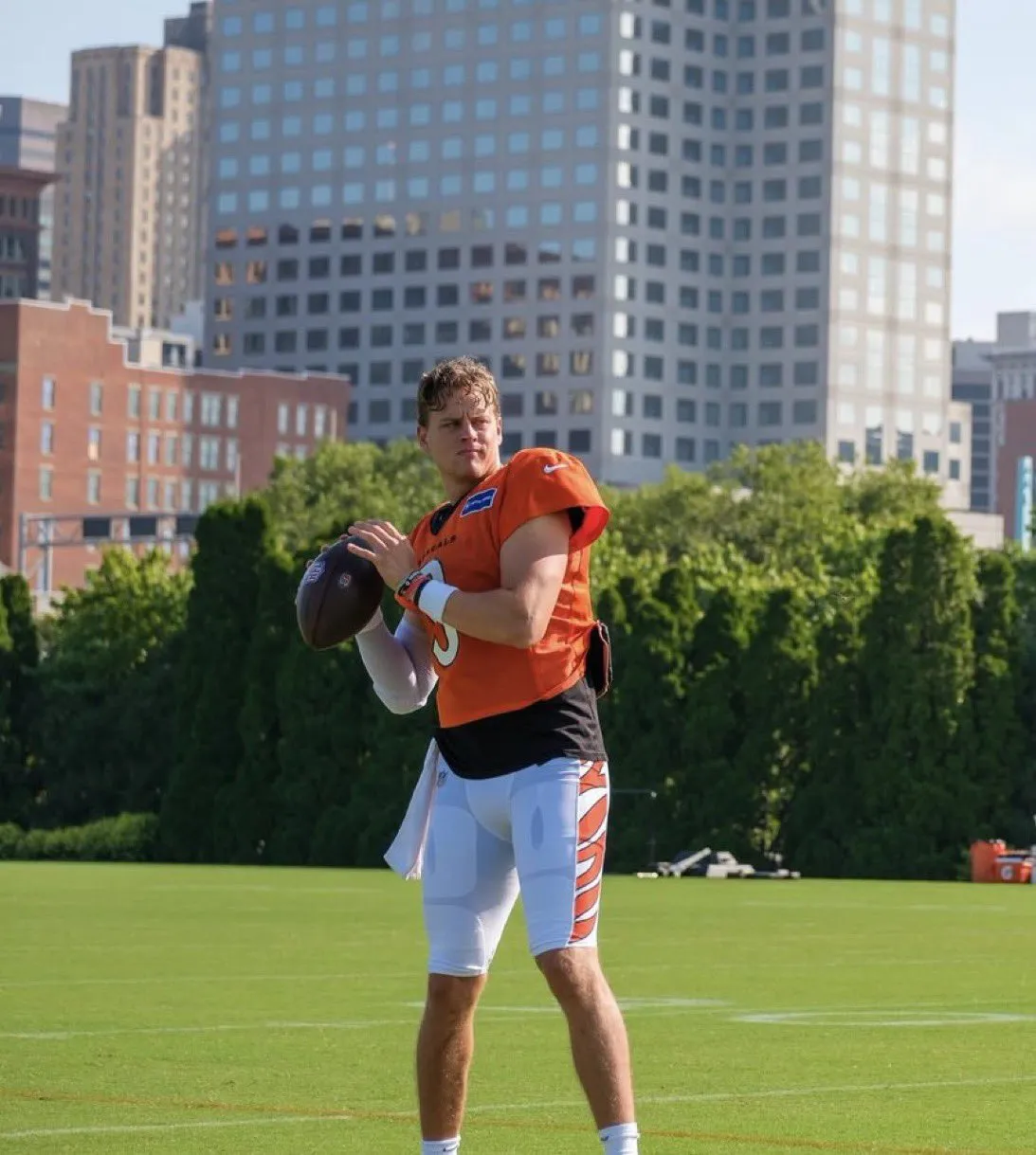 Chaos in Cincinnati: Shemar Stewart’s Brutal Hit on Joe Burrow Sparks Heated Practice Feud