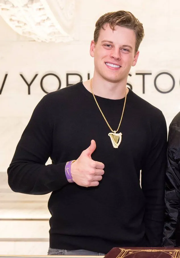 Joe Burrow’s Rumored Girlfriend Olivia Ponton Turns Heads in Bold Green Bikini During Sunny Spanish Beach Getaway