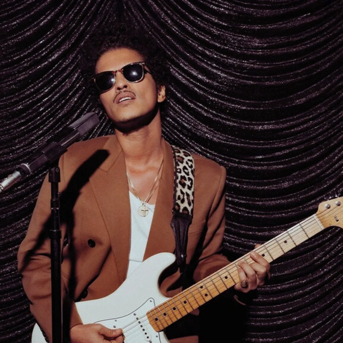 image_689ece61f3f75 The Emotional Bruno Mars Backstage Moment That’s Breaking the Internet