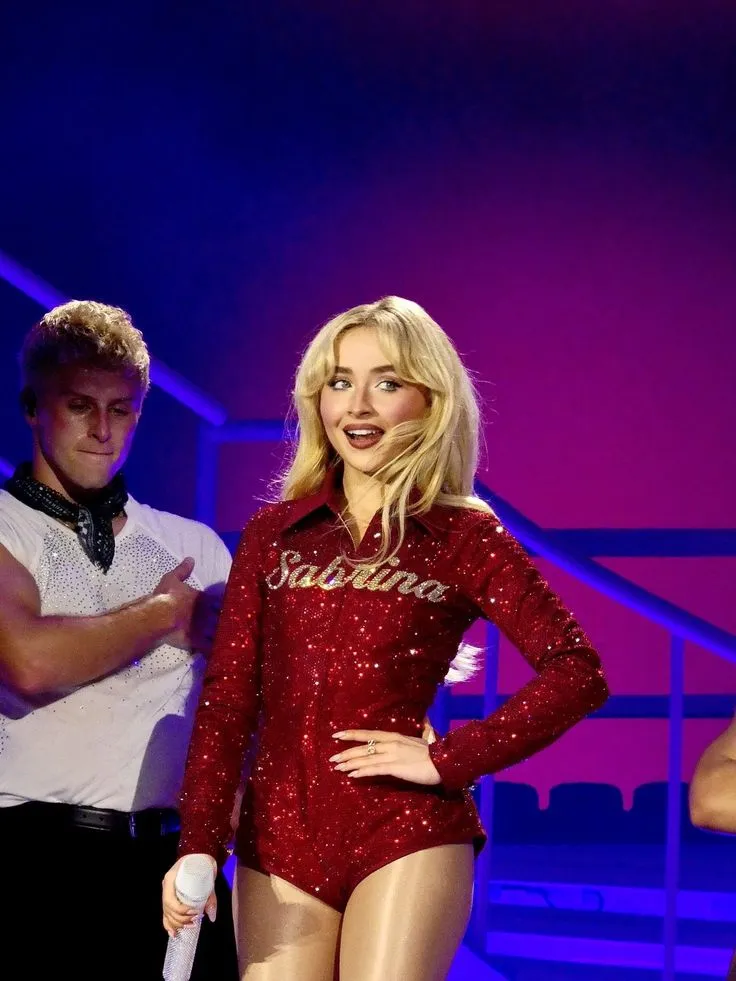 image_689edc1eaaf29 Sabrina Carpenter in Tears as Taylor Swift Confirms ‘The Life of a Showgirl’ Collab — Fans Shocked by What Came Next