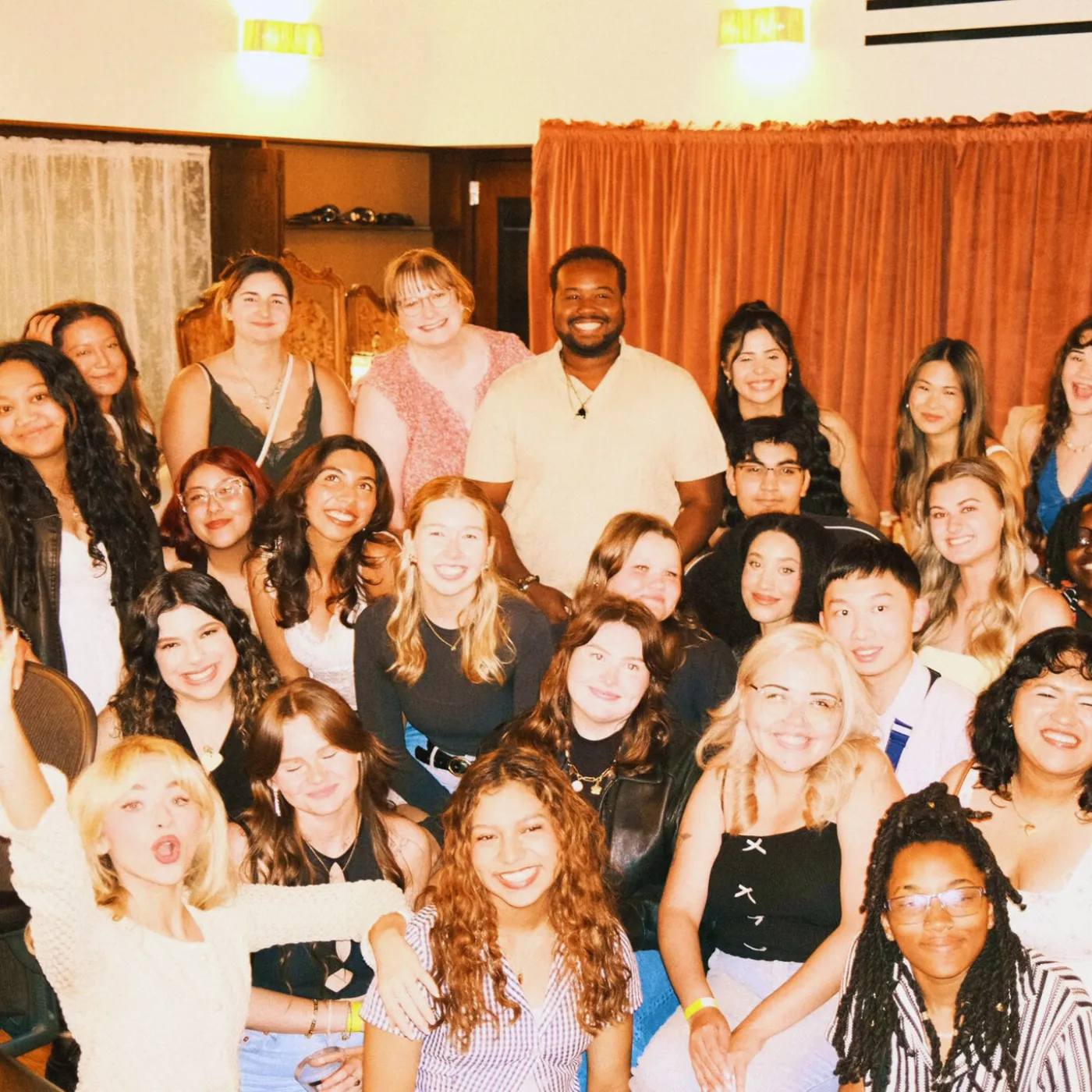 image_689f041d4c563 Inside Sabrina Carpenter’s Ultra-Exclusive Album Reveal – A Night You Won’t Forget