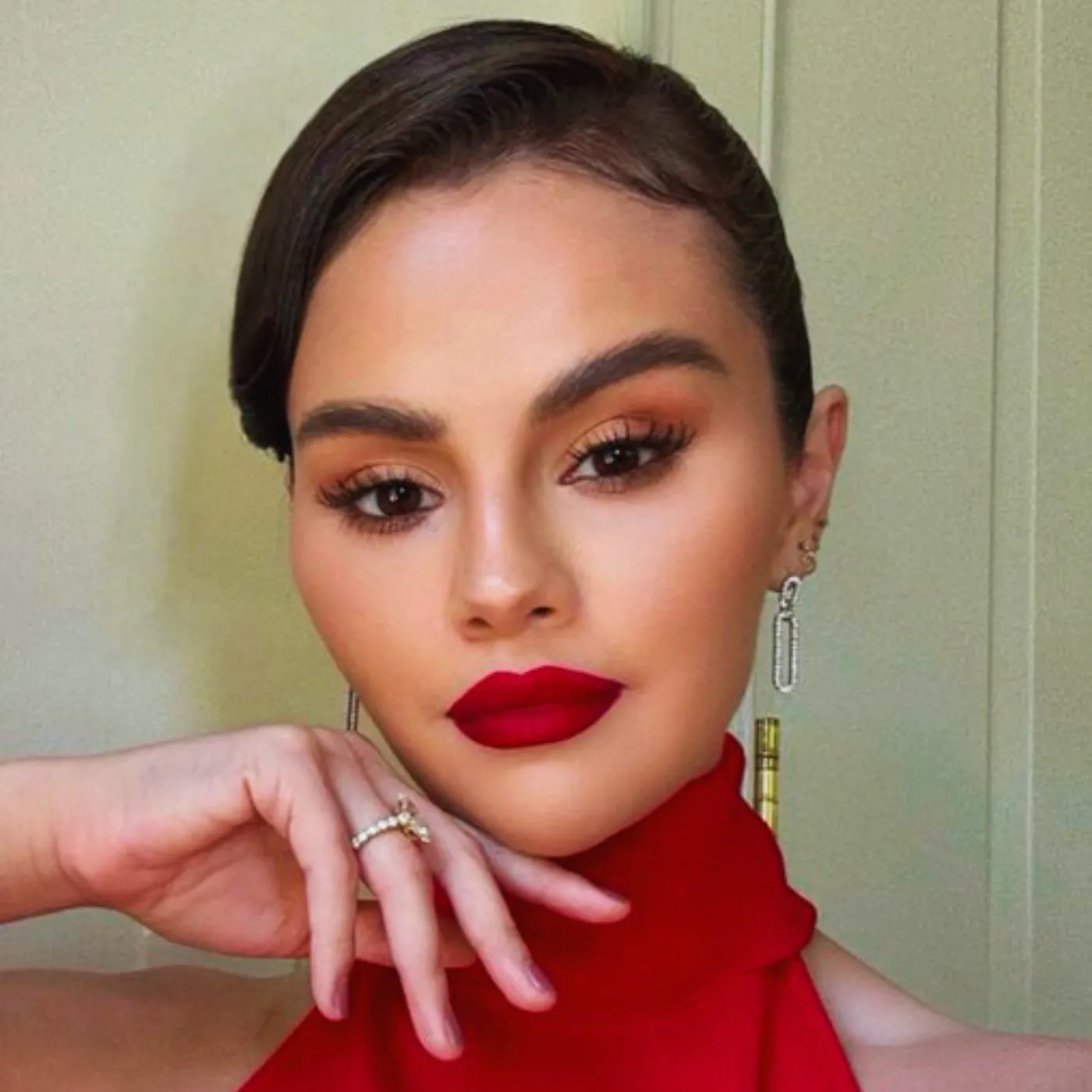 image_689f0eb91482d Benny Blanco Turns Selena Gomez’s Mosquito Bite Into a Viral Royal Moment