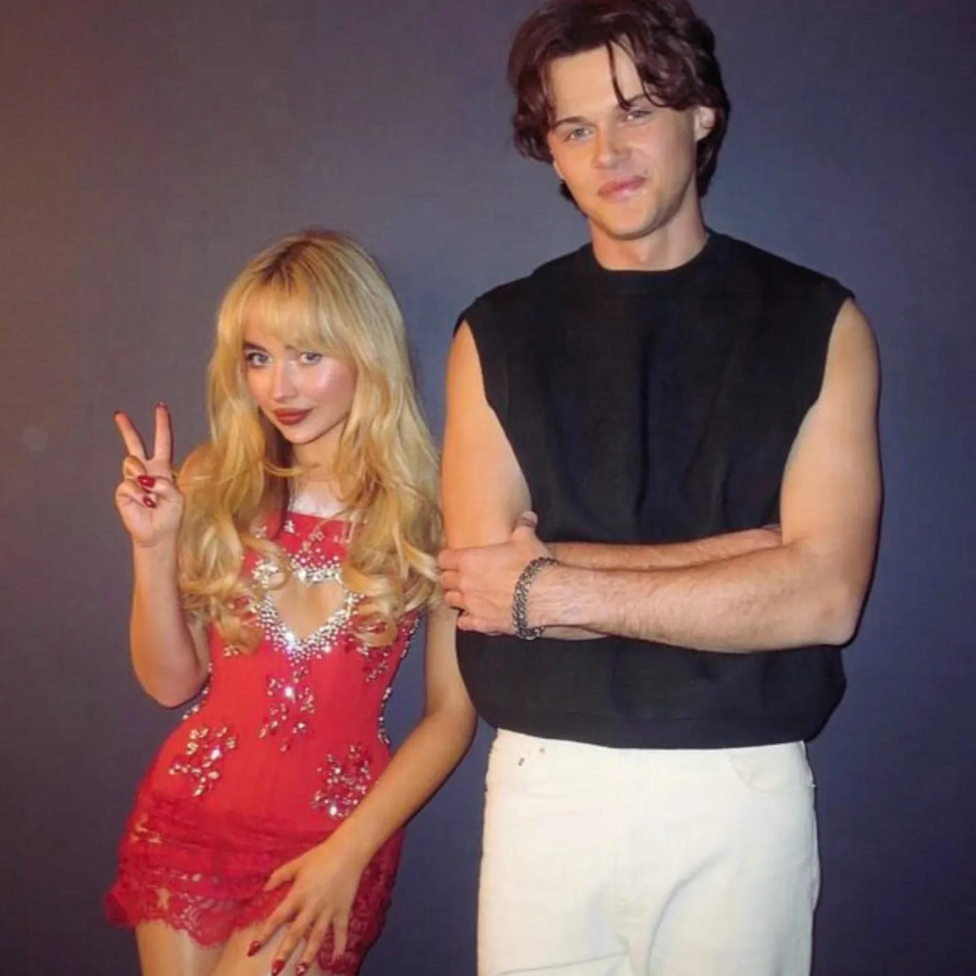 image_689f73fd17a3f Team Conrad Takeover: Sabrina Carpenter’s Bold Choice Sets Social Media on Fire