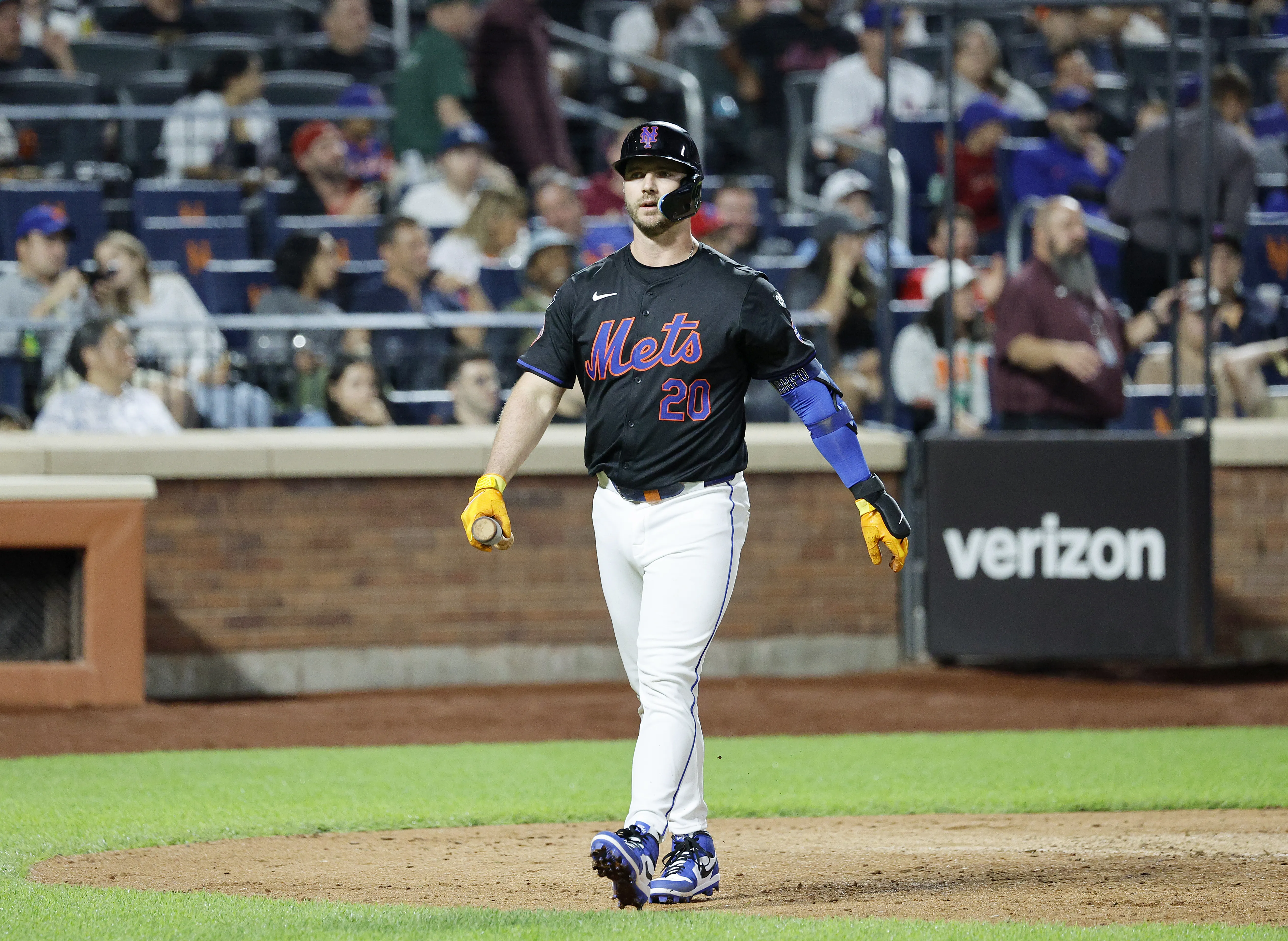 image_689fdd66bff53 Pete Alonso Crushes Clutch Hit to Put Mets Ahead — Secures His MLB-Leading 99th RBI of the Season!