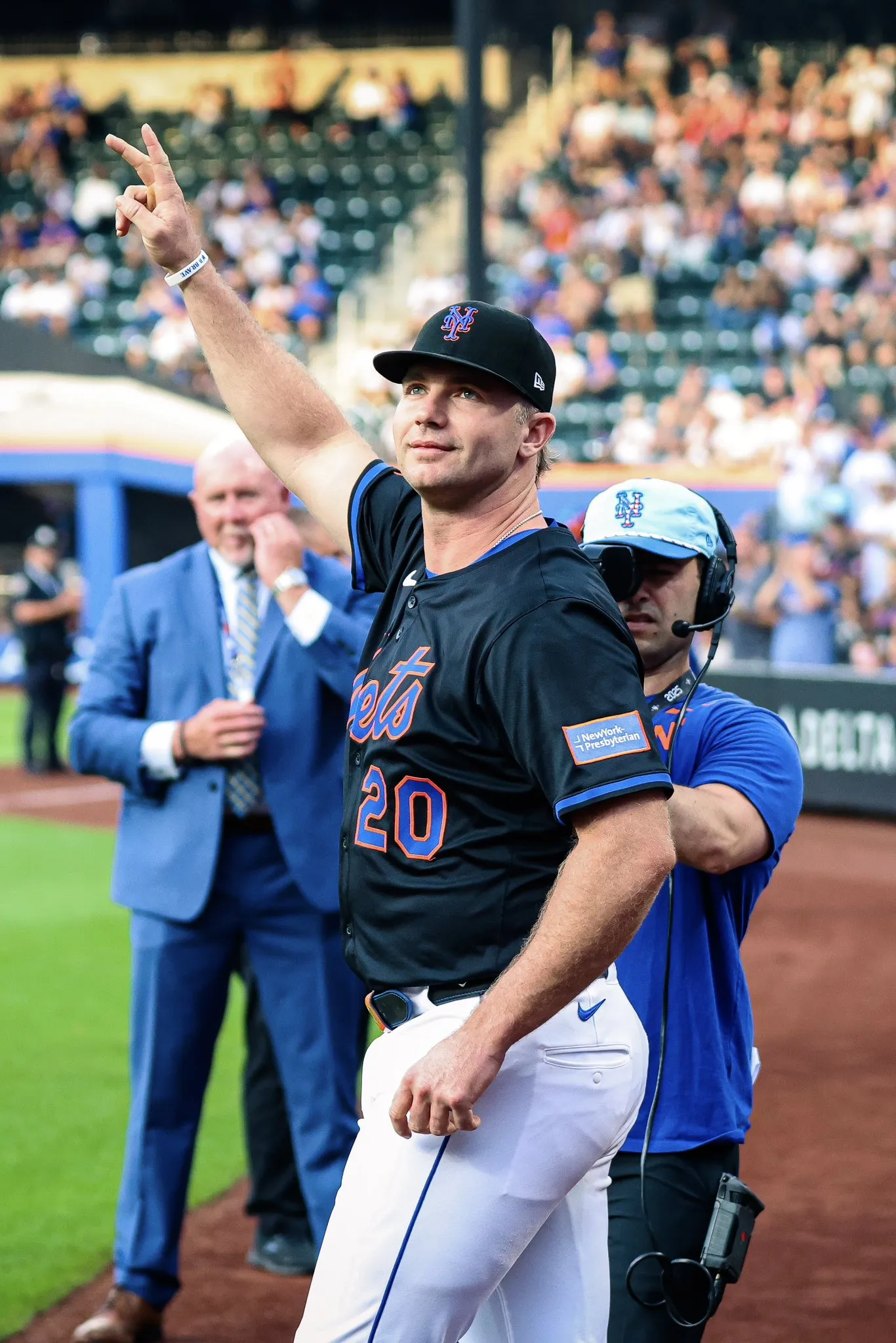 Pete Alonso Crushes Clutch Hit to Put Mets Ahead — Secures His MLB-Leading 99th RBI of the Season!