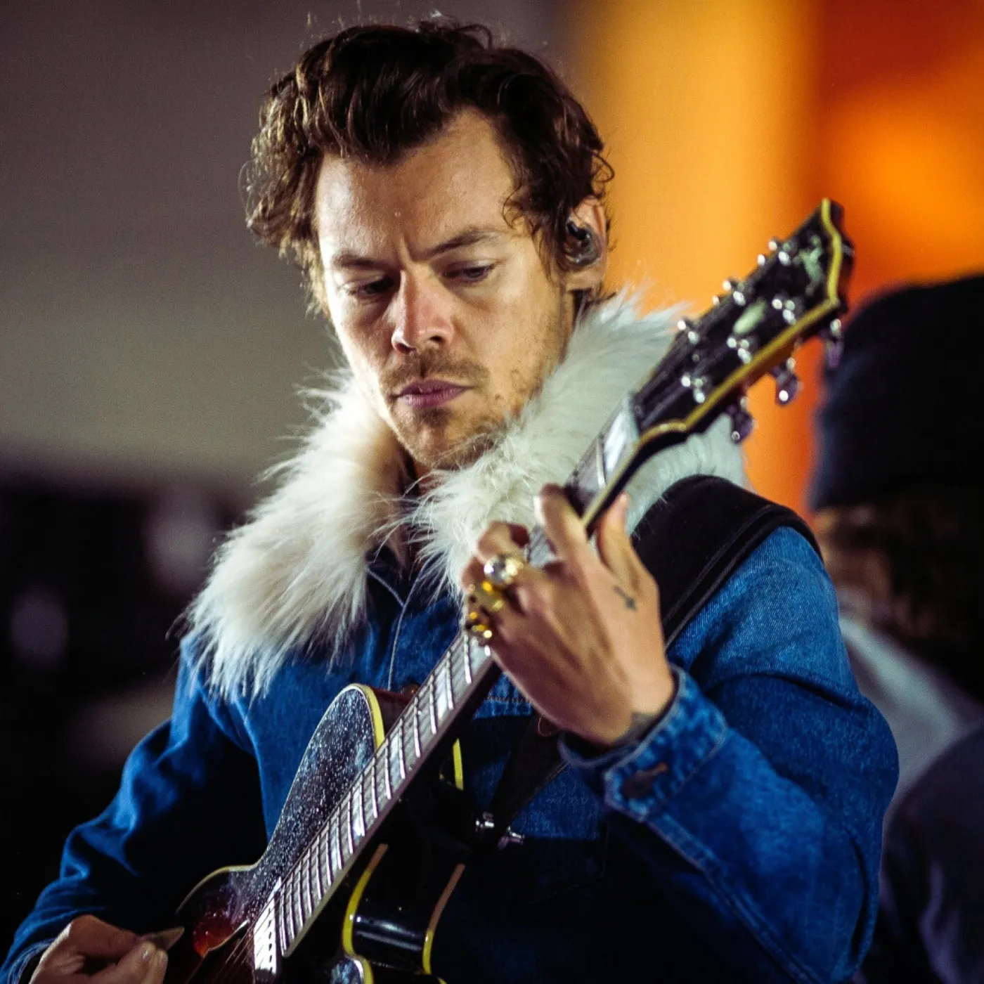 image_68a064a485749 Harry Styles Sparks Backlash with Controversial Tee in Hampstead Heath