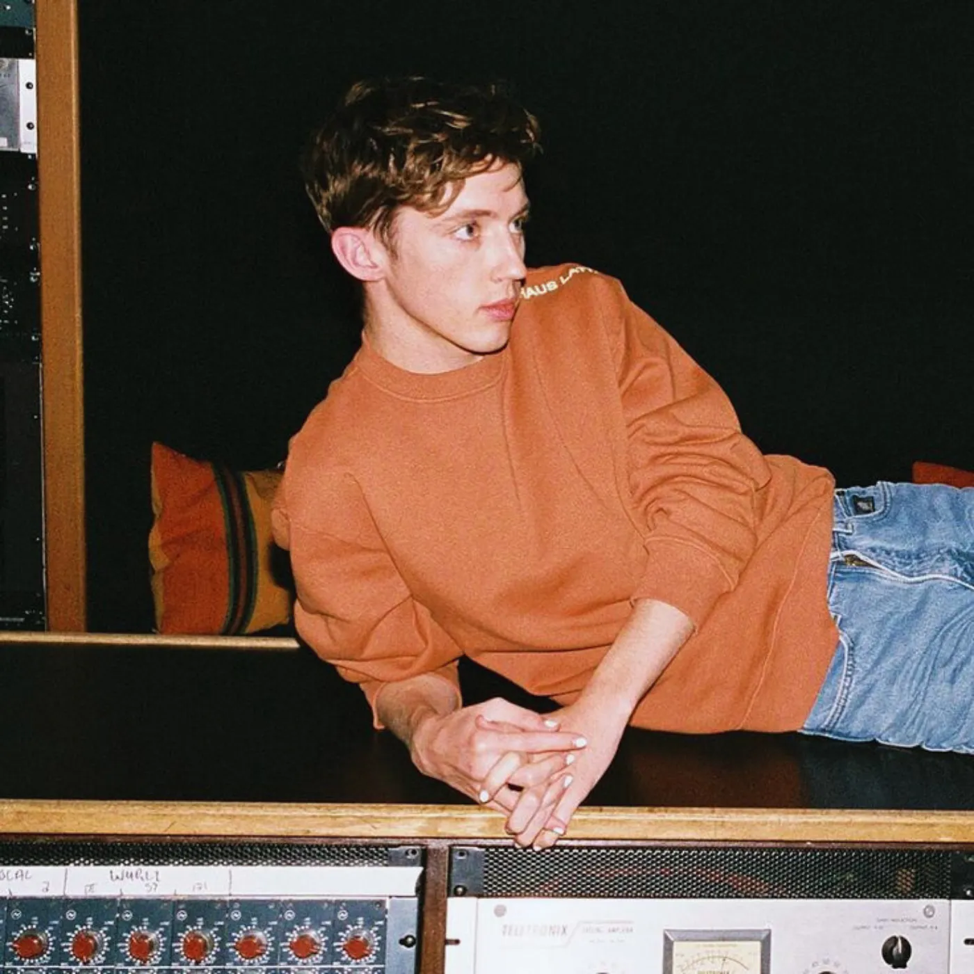 image_68a0e39af08c4 Troye Sivan Back in the Studio With Hitmakers for His Next Smash