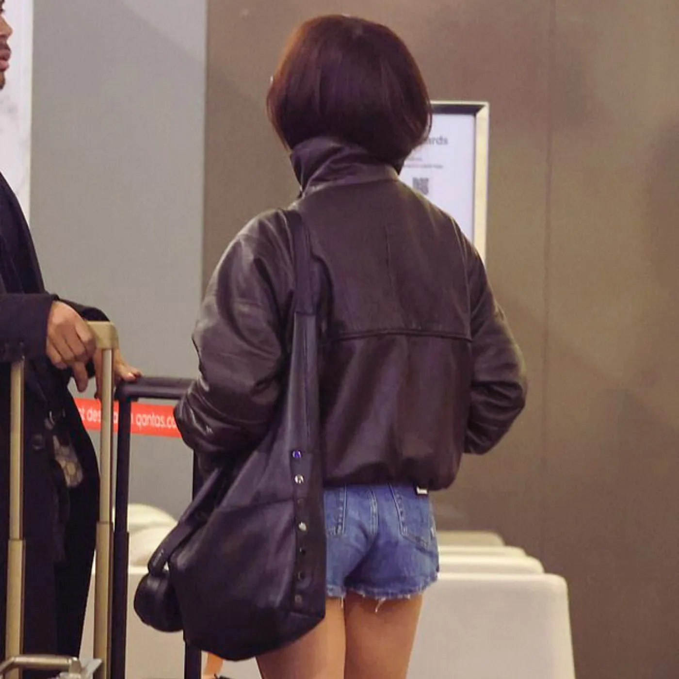 image_68a22e18548de Gen Z Icon Jenna Ortega Just Snubbed Wireless Tech—The Internet Is Freaking Out!