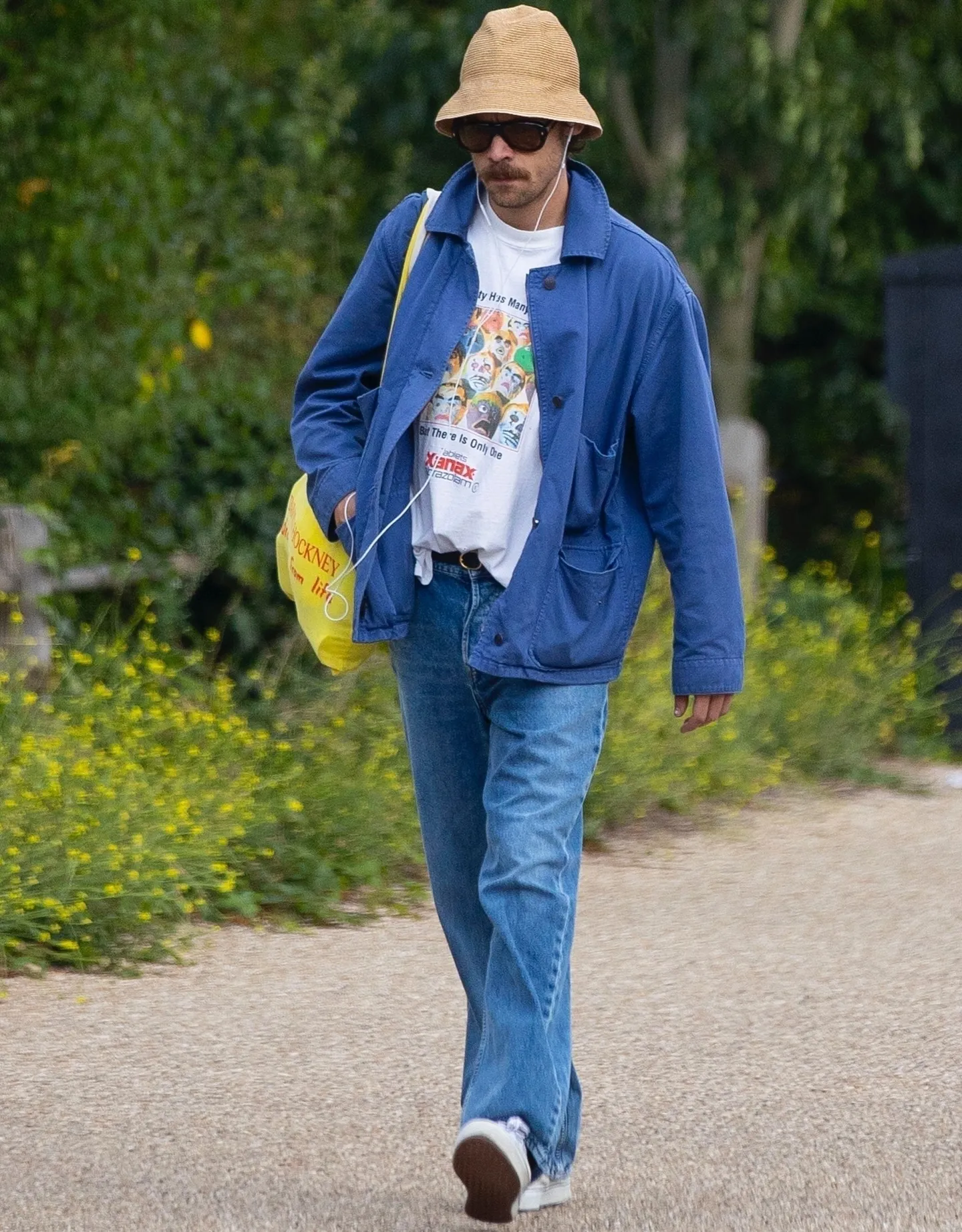 Harry Styles Spotted Alone in the Park — The Secret Behind His Quiet Day Has Fans Losing Their Minds