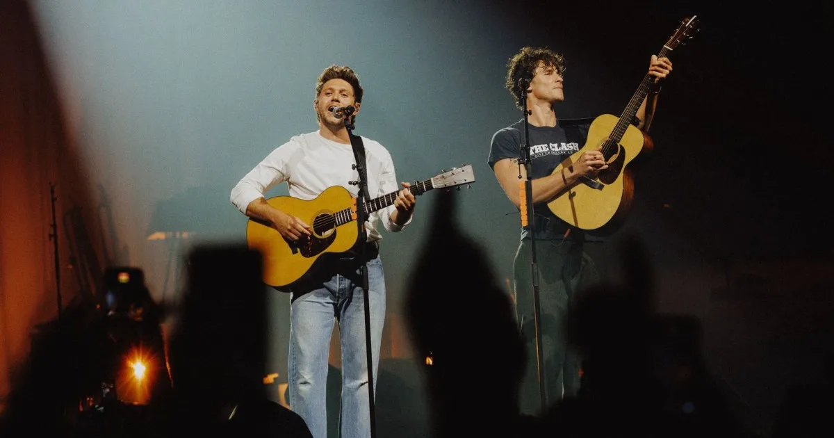 image_68a286e774f0b Shawn Mendes and Niall Horan’s Surprise Onstage Moment Leaves Fans Wondering: Is There More Than Just Music Between Them?
