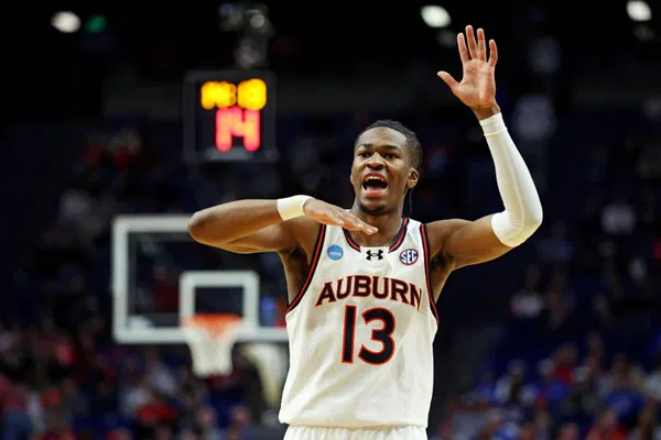 image_68a29e0bb8a25 From hero in the eyes of fans to the center of criticism - the story of Miles Kelly is hotter than ever