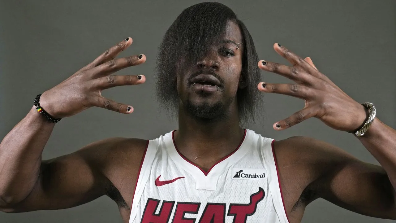image_68a2a6c9034ac From Dreadlocks Down to His Chest to Painting His Nails Black — Butler’s Strange Fashion Choices Leave NBA Fans Asking: Is This Genius or Madness?
