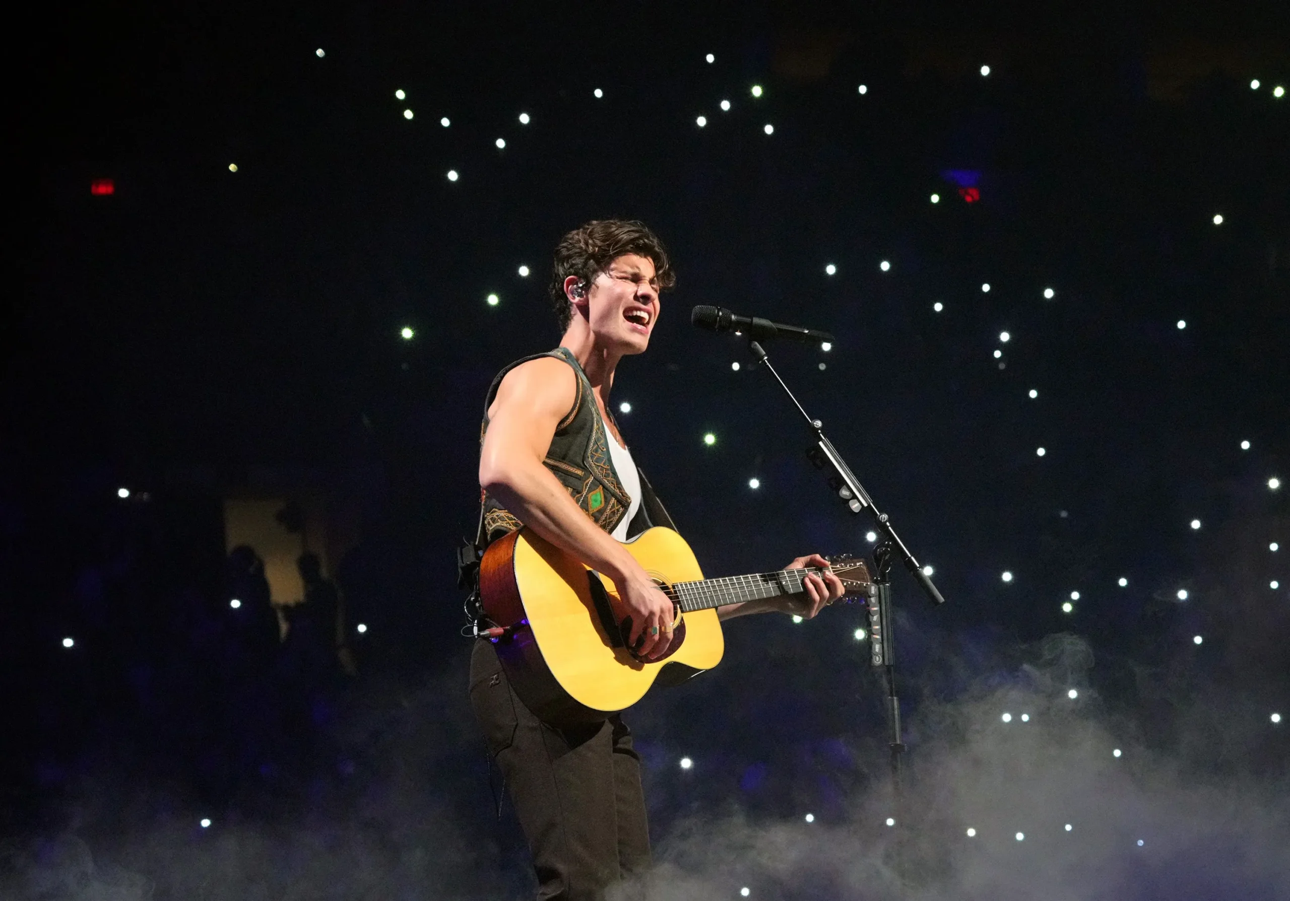 Shawn Mendes Delights Fans in London — But the Real Shock Came When a One Direction Star Stormed the Stage!