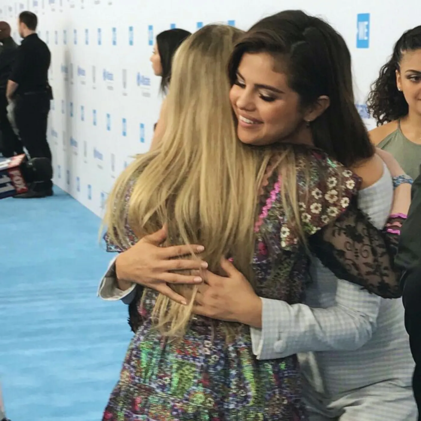 image_68a3118c288e6 Main Character Energy: Sabrina Carpenter Is the Star Selena Gomez Never Was