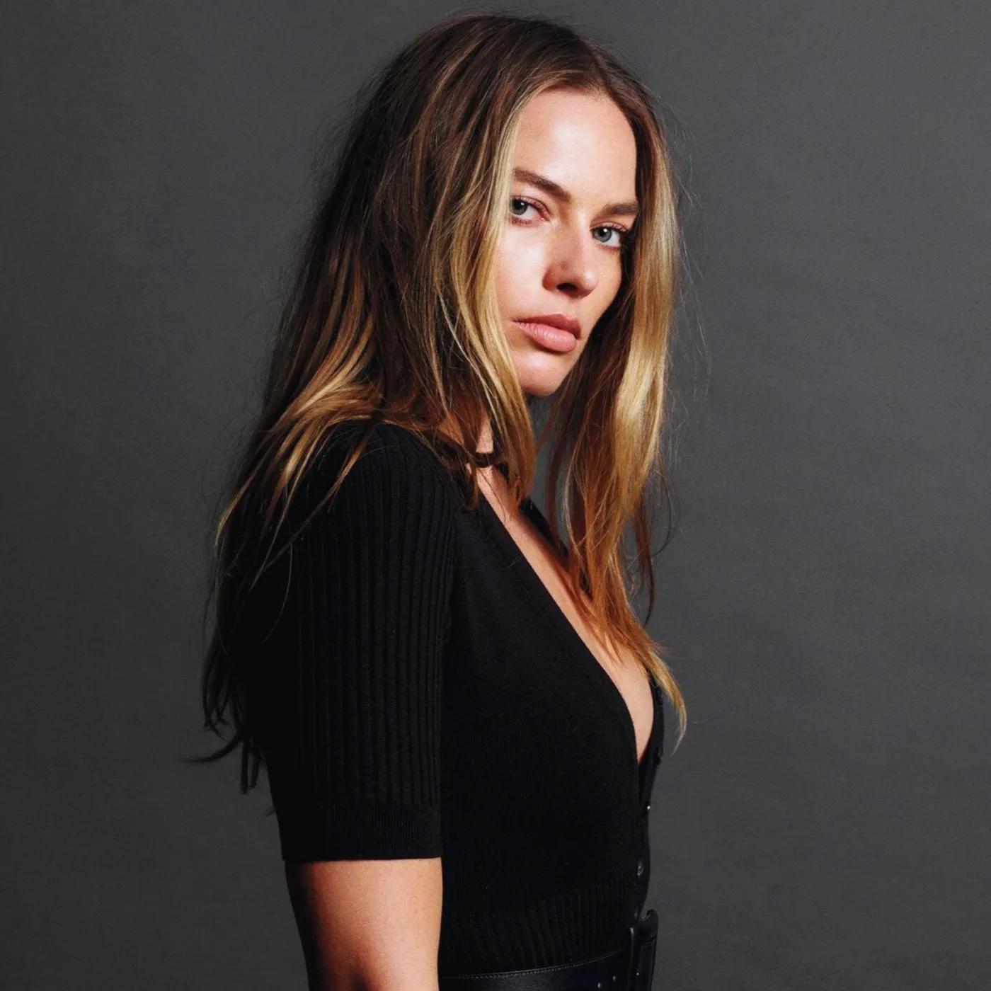 image_68a35bc9003c7 Margot Robbie Finally Speaks Out on Husband’s Alleged Affair with Wednesday Actress — And It’s Not What Fans Expected