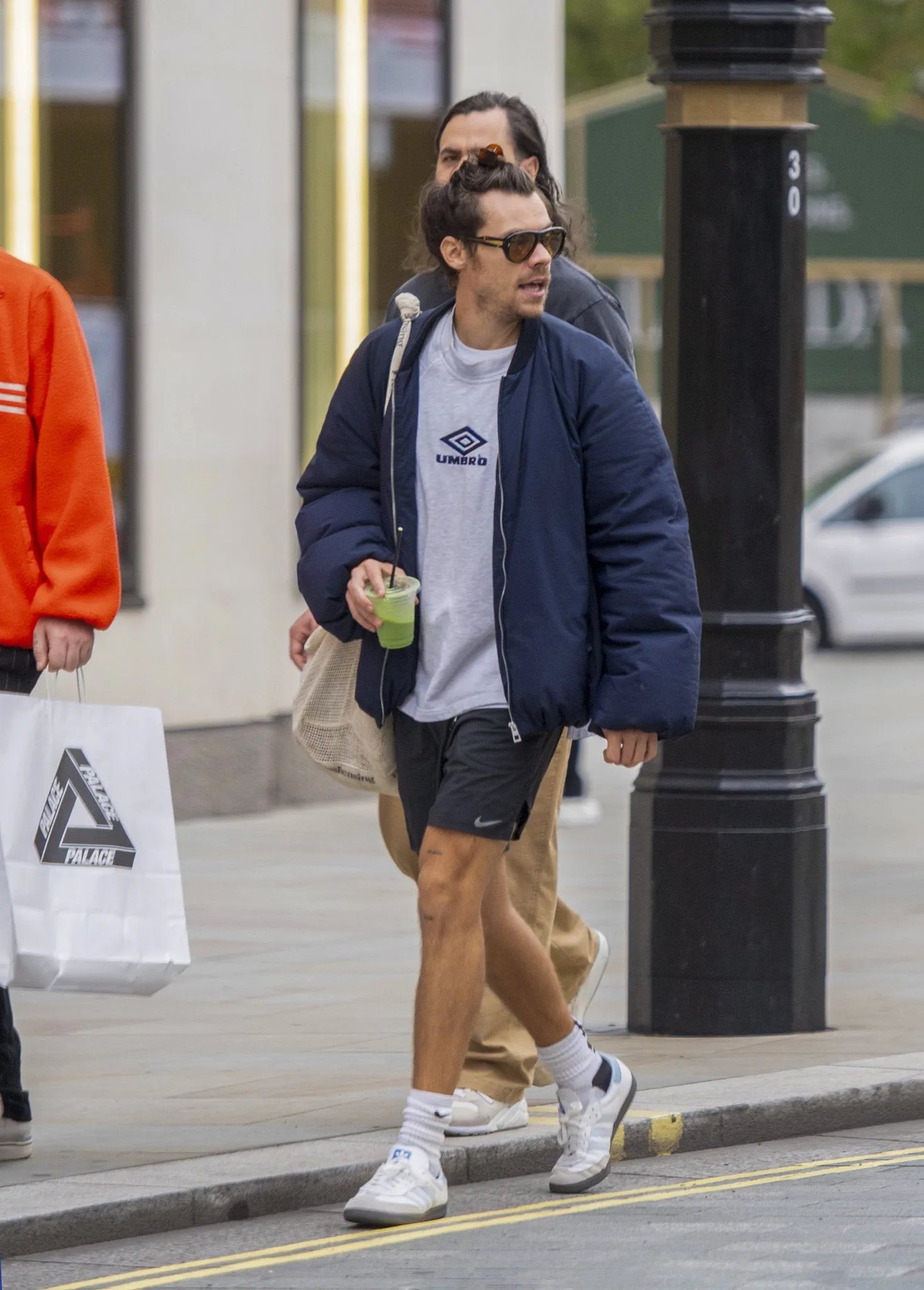 Harry Styles Spotted Getting Cozy With a Mystery Man — Fans Can’t Believe Their Eyes!