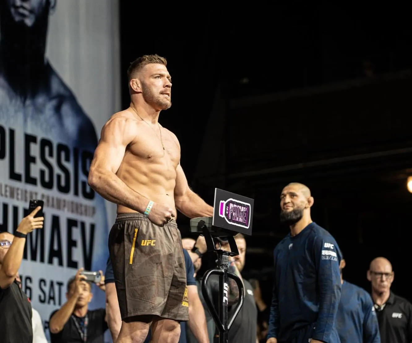 image_68a3de824dce6 The Price of Defeat: One Single Mistake Sent Du Plessis Crashing Down Against Khamzat Chimaev.