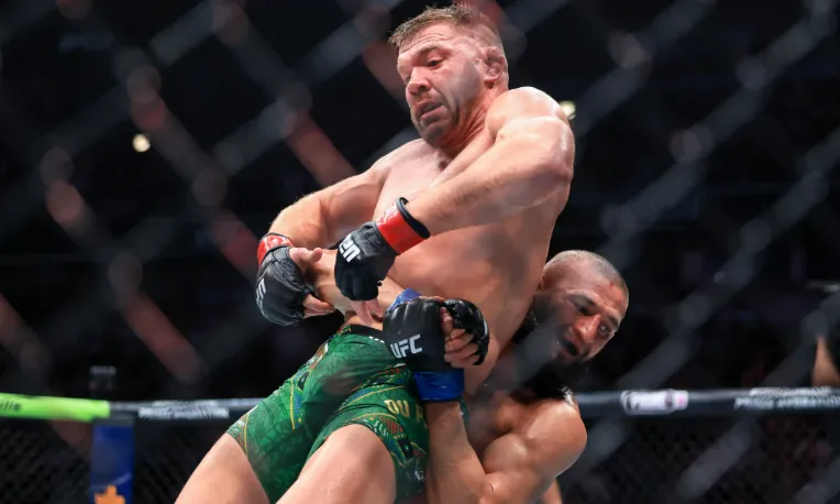 Shocking UFC 319 Payouts – du Plessis Makes More Than Chimaev