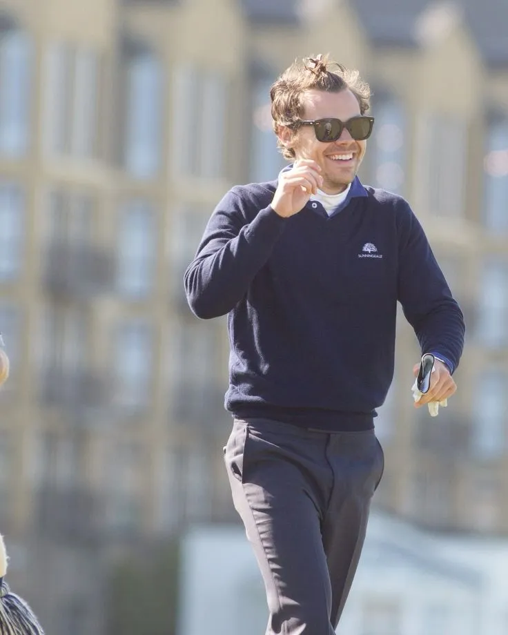 image_68a3f329dd7e9 Harry Styles Joins One of the World’s Most Secretive Golf Clubs – But the Jaw-Dropping Annual Price Tag Leaves Fans Stunned!