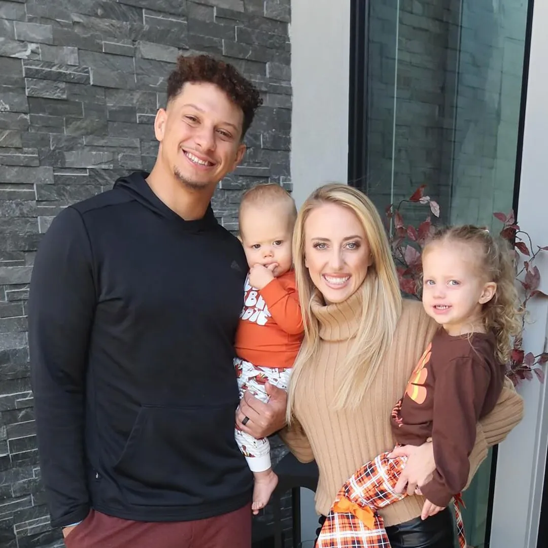 image_68a3fe3a100de Patrick Mahomes’s family photos go viral – but his comment about Brittany has fans talking