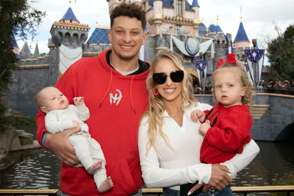 Patrick Mahomes’s family photos go viral – but his comment about Brittany has fans talking