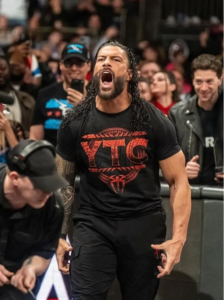 image_68a3ffe5ab798 Roman Reigns Stuns Fans on WWE Raw — But It’s His Shoes Everyone’s Talking About