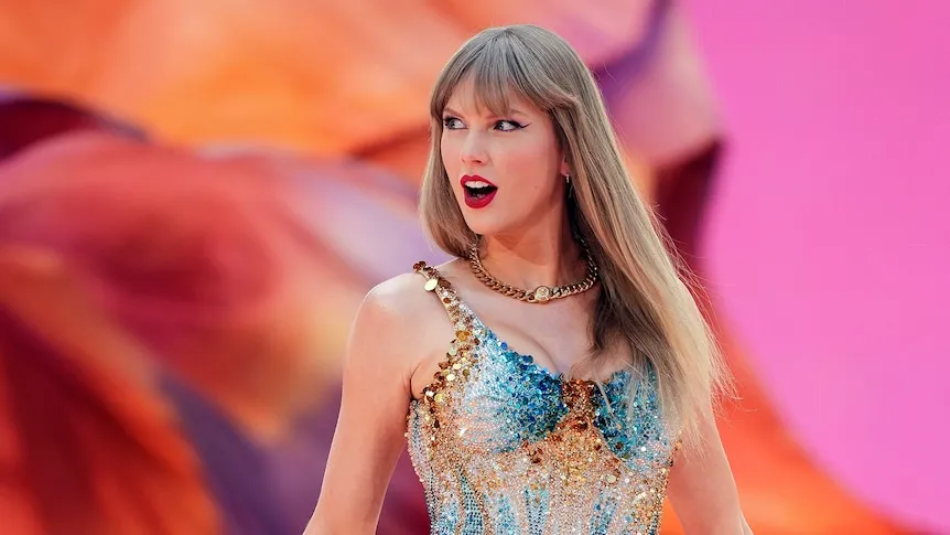 image_68a5215b98870 Taylor Swift Dominated 2025 with These 9 Wild Moments