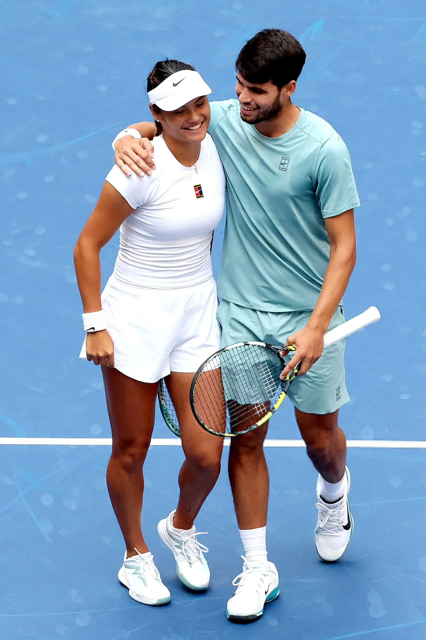 Fans Can’t Believe What Just Happened Between Carlos Alcaraz and Emma Raducanu at the US Open 19 Fans Can’t Believe What Just Happened Between Carlos Alcaraz and Emma Raducanu at the US Open
