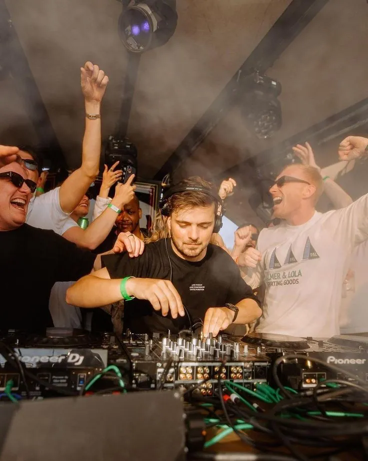 image_68a584b0420da Garrix Reveals Studio Secrets: Real Instruments Trump Computers, Hits Come in an Instant!