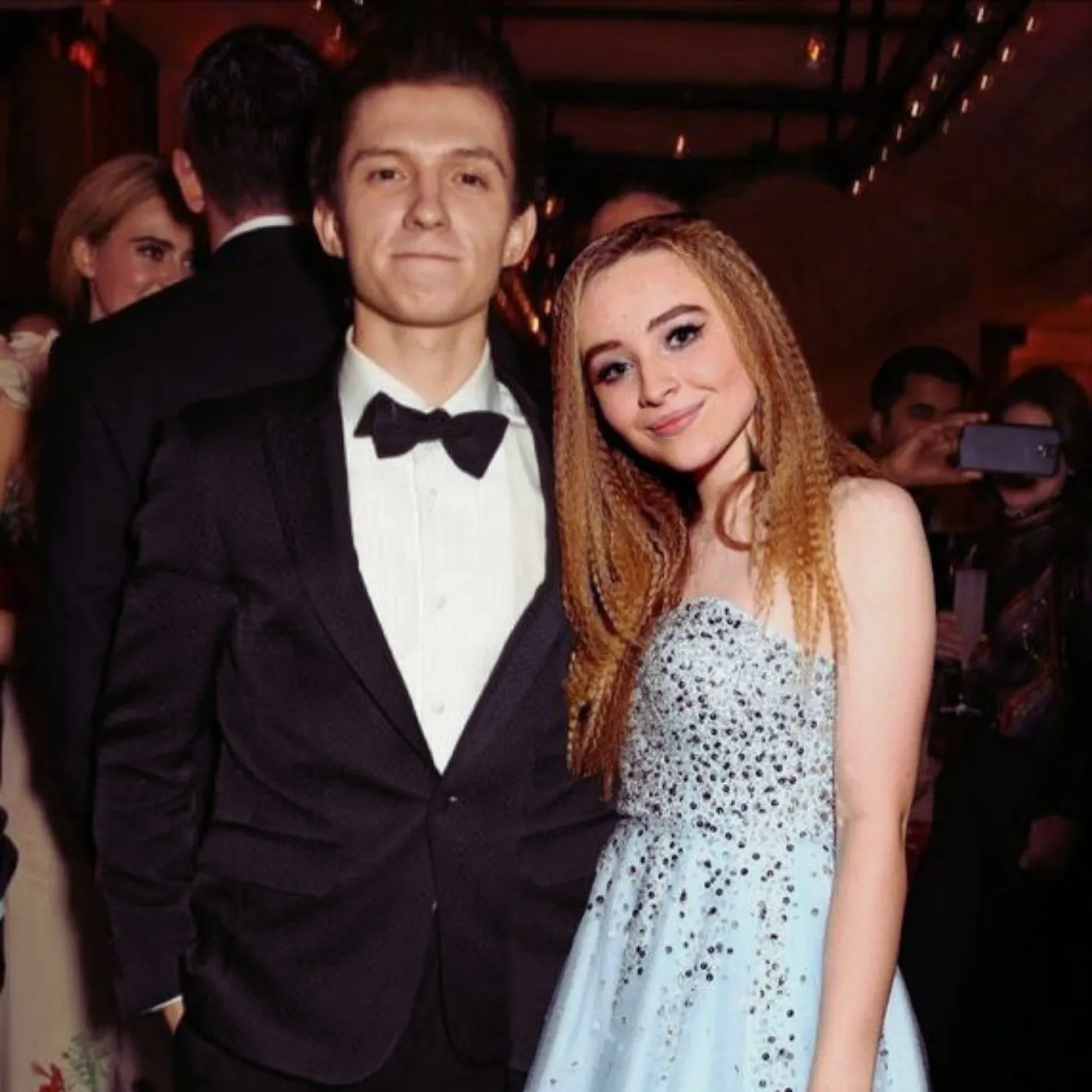 image_68a5a37d72171 Tom Holland Might Be Louie?! Sabrina Carpenter Reveals Casting