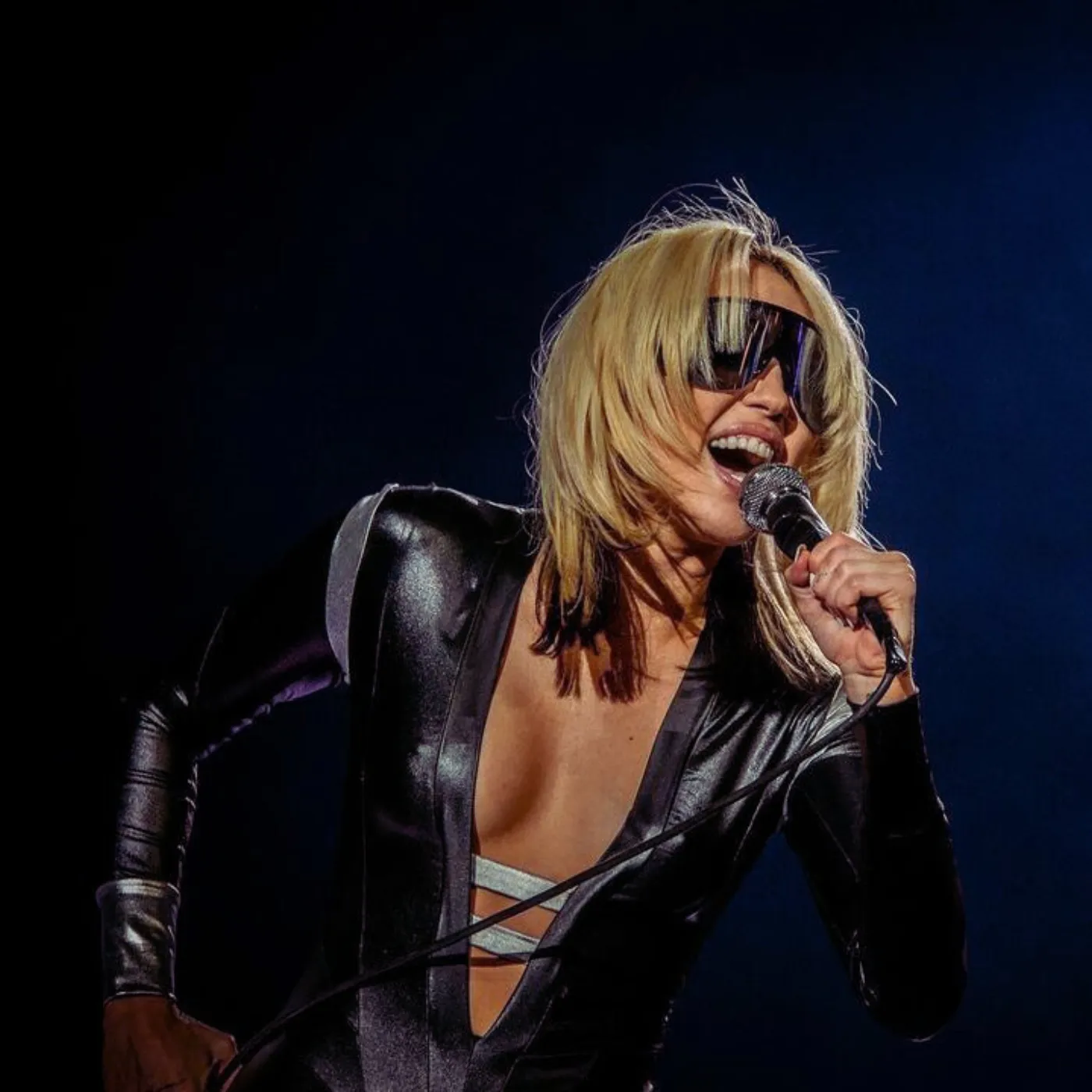 image_68a5f9ce5ac5e Forget Beyoncé, Forget Taylor – Miley Cyrus Just Did What No One Else Could!