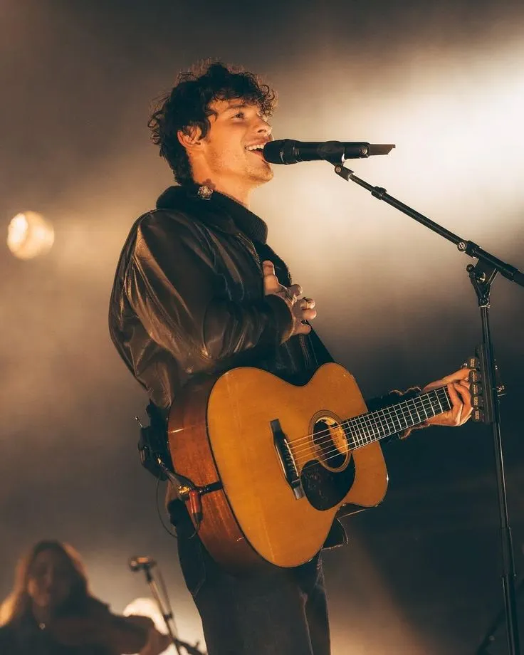 Shawn Mendes a Kiss Straight to the Camera — Fans Are Begging to See the Full Video