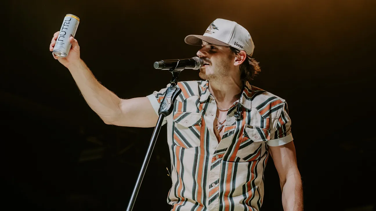 image_68a6b2796823e Sabrina Carpenter Shines on the Red Carpet – Ignoring Country Singer Sends Fans Into a Frenzy!