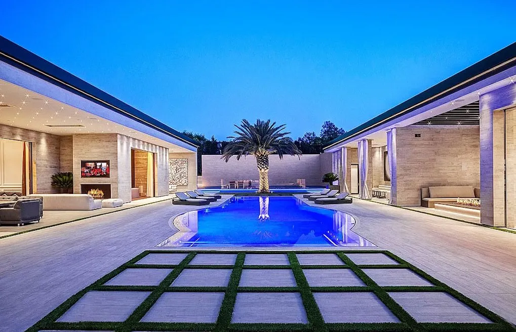 image_68a6c1694c9bc Kylie Jenner Rings In 27 With Stunning Poolside Pics at Her Million-Dollar Mansion