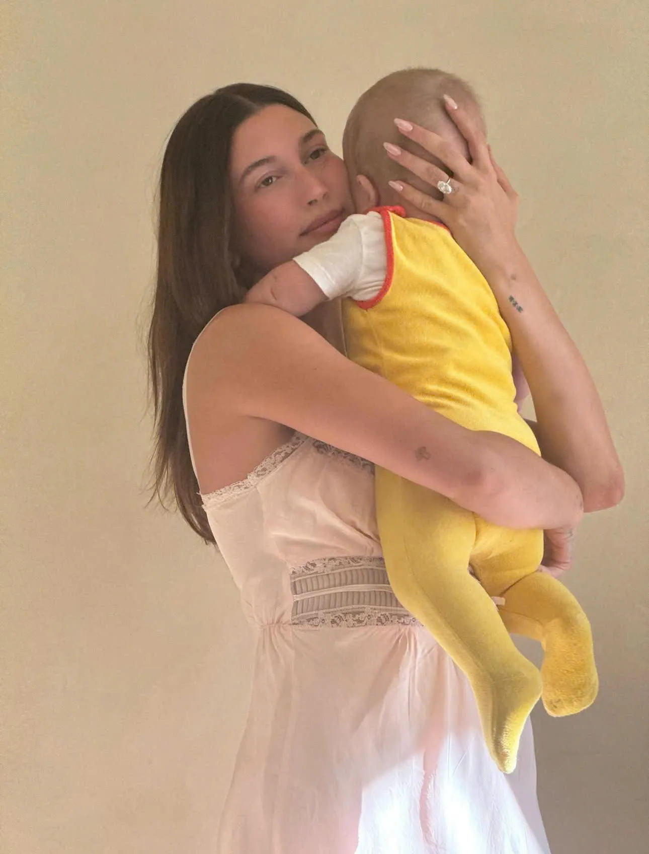 image_68a6d0fbe5367 Motherhood in Style: Hailey Bieber Posts Precious Photos With Her Son on Private Jet