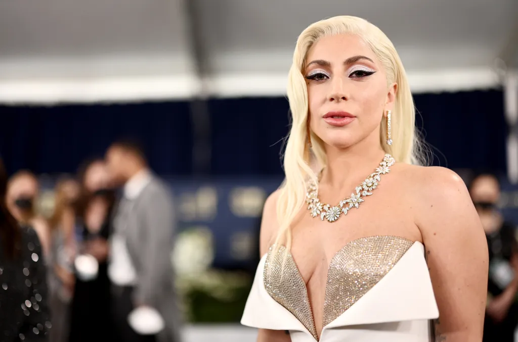 Lady Gaga Shows Off Massive Engagement Ring on Malibu Date With Michael Polansky 19 Lady Gaga Shows Off Massive Engagement Ring on Malibu Date With Michael Polansky