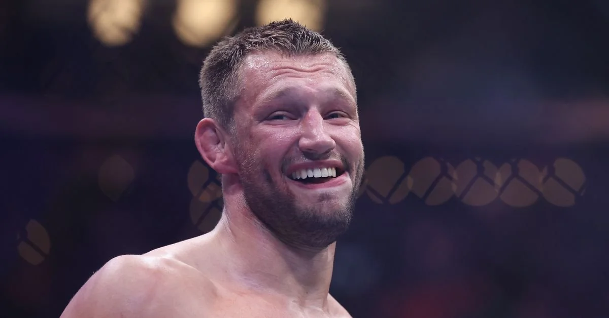 image_68a6d8233e1e8 Who has the power to stop Khamzat Chimaev from winning the middleweight championship?