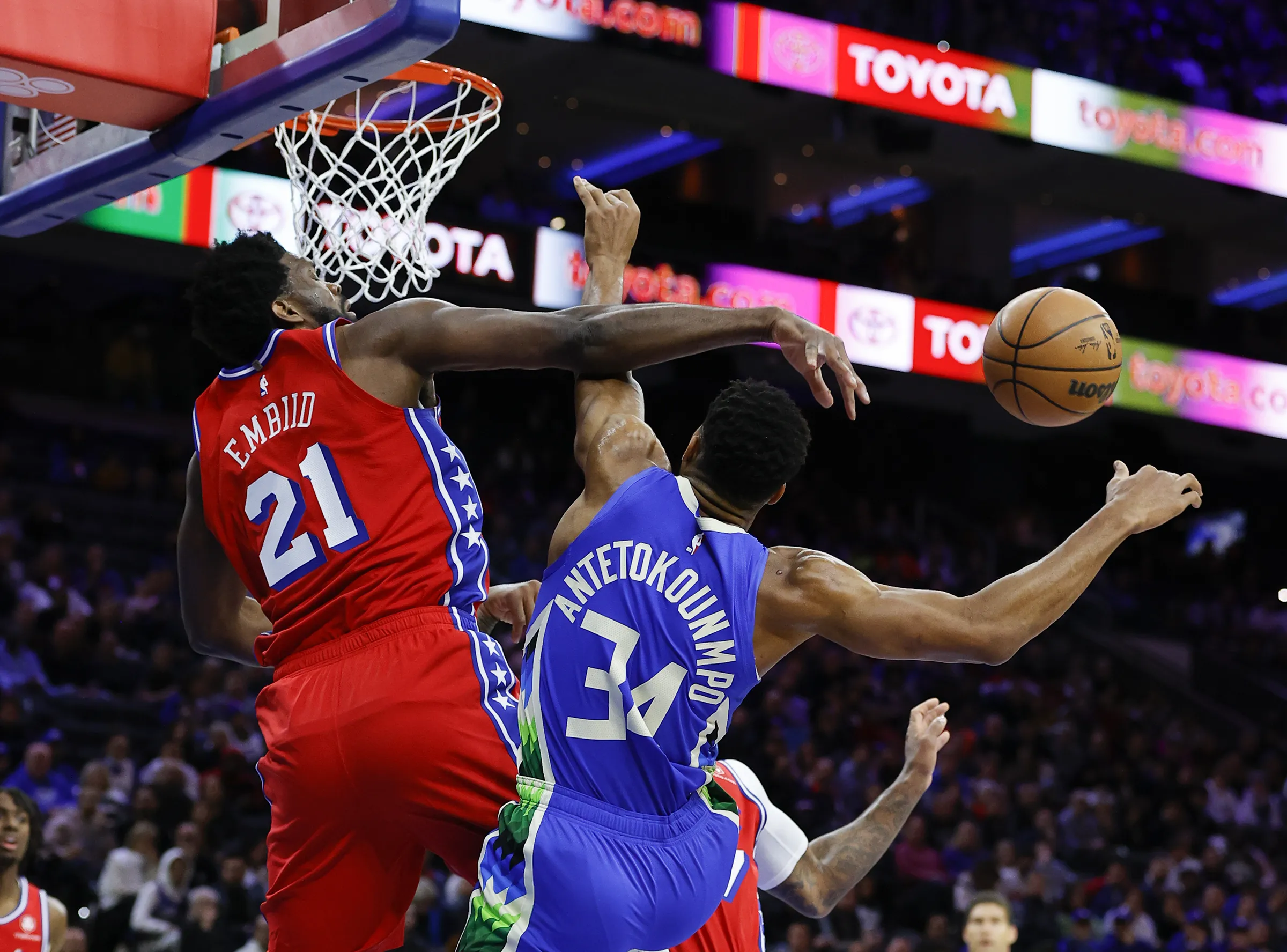 image_68a6e391af7ff Embiid Destroys the Hoop with a Massive Block – Fans Go Wild, While Opponents Run for Cover!