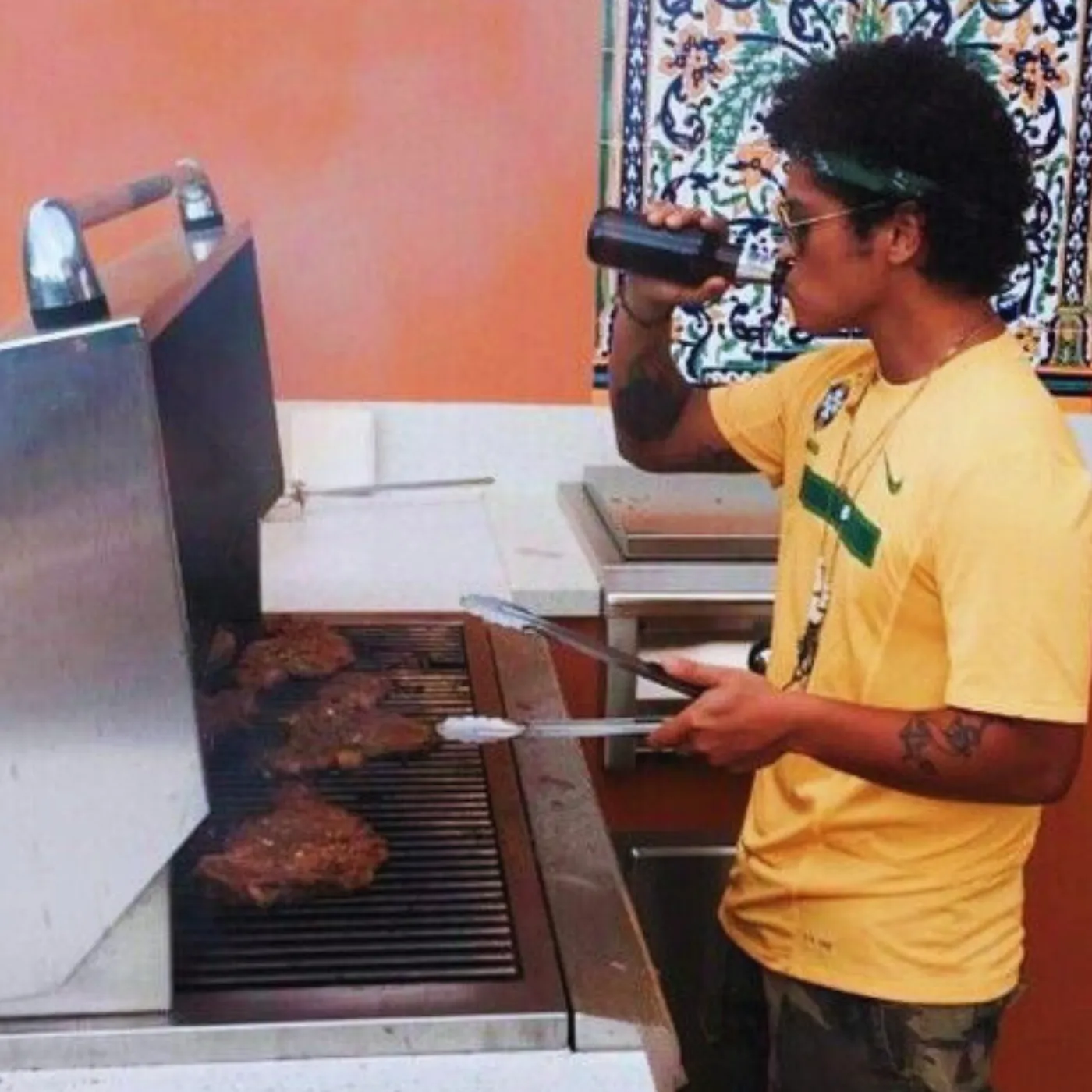 image_68a720ae5b6c6 Doctors Tried to Stop Him. Bruno Mars Said No. The Dish He’ll Never Quit