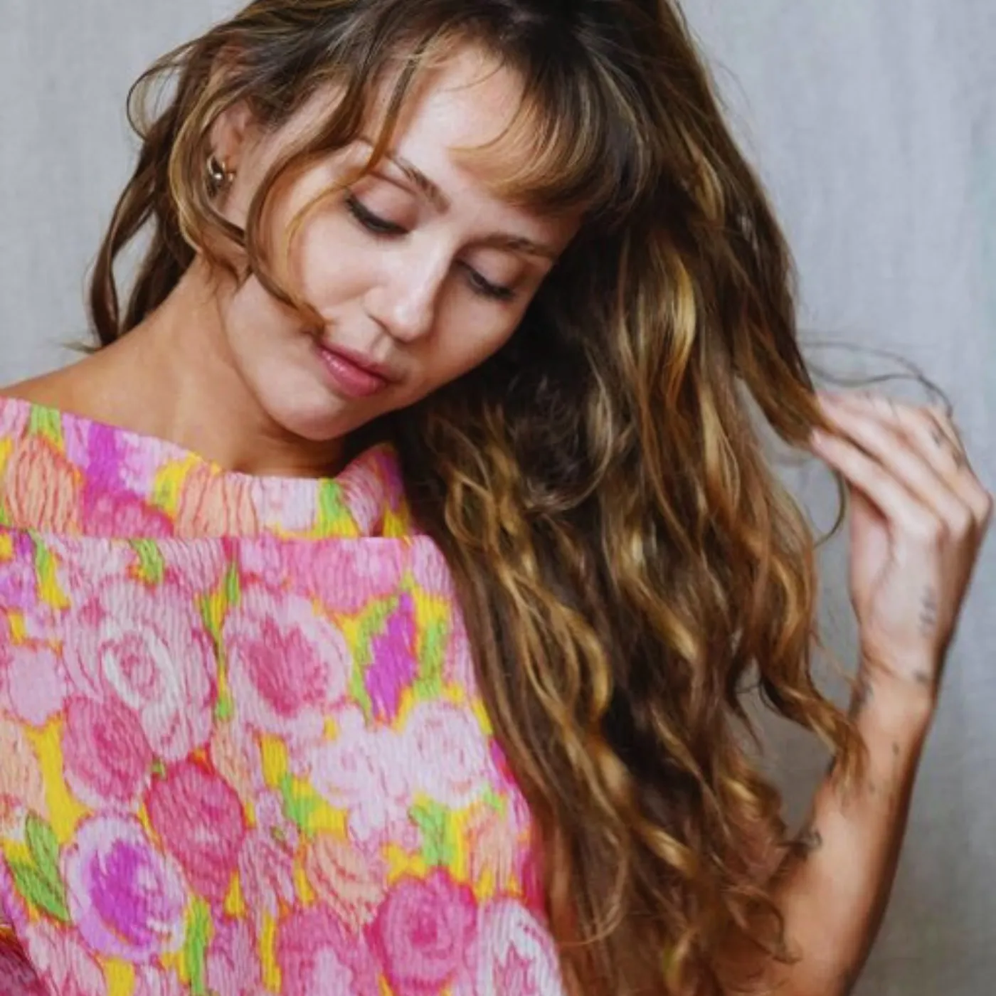 image_68a74faf6ae09 Miley Cyrus’ Shocking Pale Vogue Look Ignites Internet Frenzy