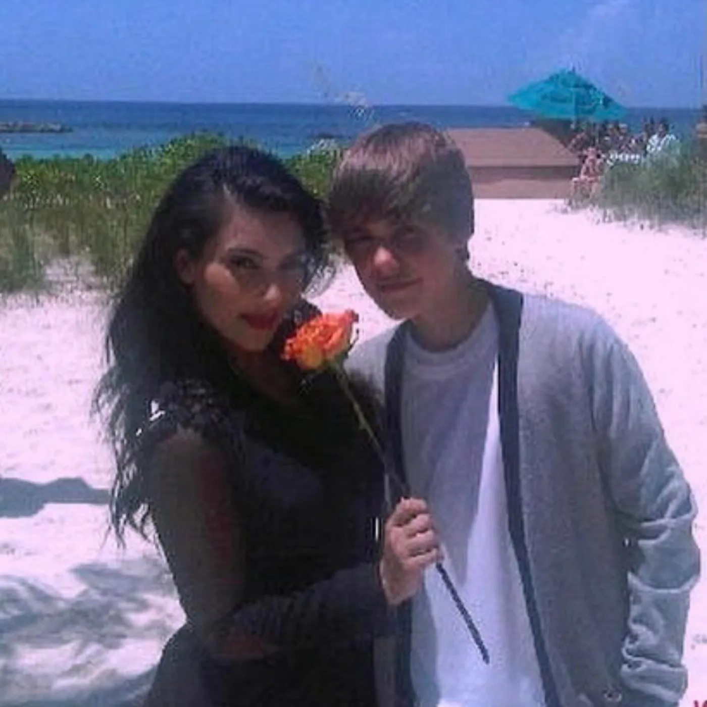 image_68a78f01183a0 Justin Bieber Hijacks Kim Kardashian’s Malibu Mansion — Fans Can’t Handle It!