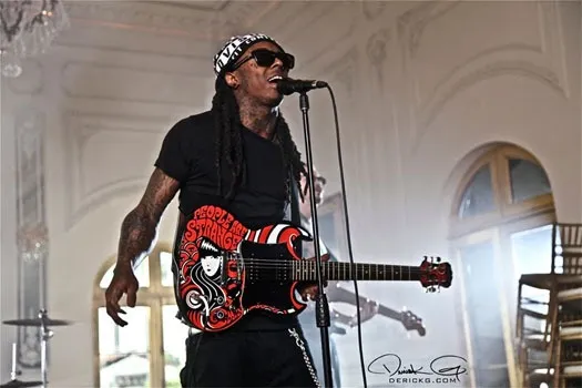 image_68a7c6d500f26 Lil Wayne Takes Rock to the Stage for the First Time – But Is He Losing His Legendary Identity?