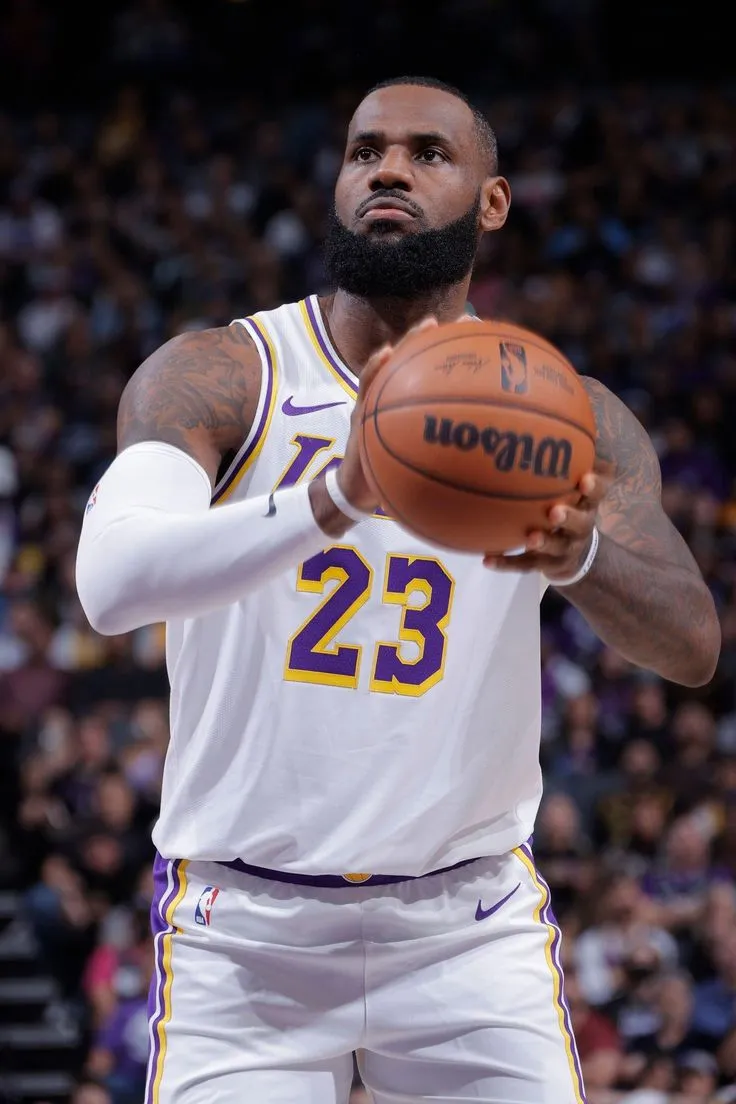 image_68a7d7f1488e0 King James enters his historic 23rd NBA season — but 2K26’s ratings throw a twist that fans didn’t see coming!
