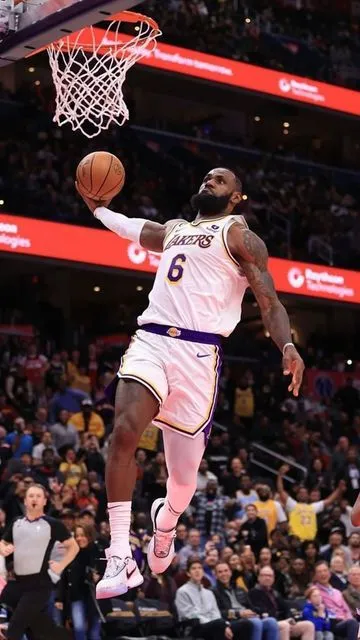 image_68a7d7f186701 King James enters his historic 23rd NBA season — but 2K26’s ratings throw a twist that fans didn’t see coming!