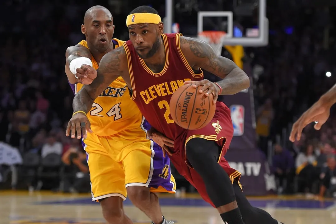 image_68a7dd4ed426b Kobe Bryant và LeBron James: Hai huyền thoại đối đầu trong tưởng tượng — Bạn sẽ không tin ai thực sự vượt trội ở tuổi 19!