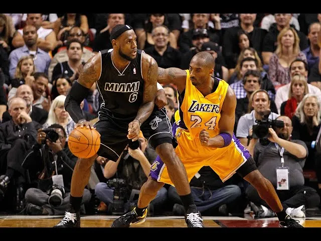 image_68a7dd500c489 Kobe Bryant và LeBron James: Hai huyền thoại đối đầu trong tưởng tượng — Bạn sẽ không tin ai thực sự vượt trội ở tuổi 19!