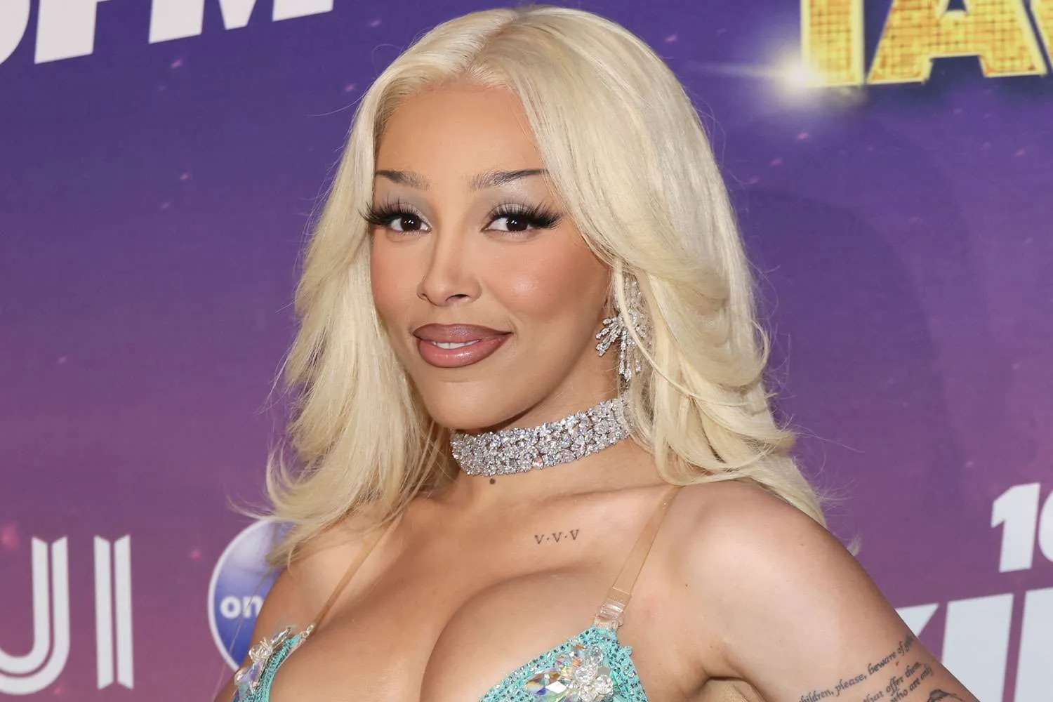 image_68a7e0aec3a79 Rihanna Just Dragged Doja Cat in the Most Savage Tweet Ever — And Doja’s Clapback Was Even Wilder!