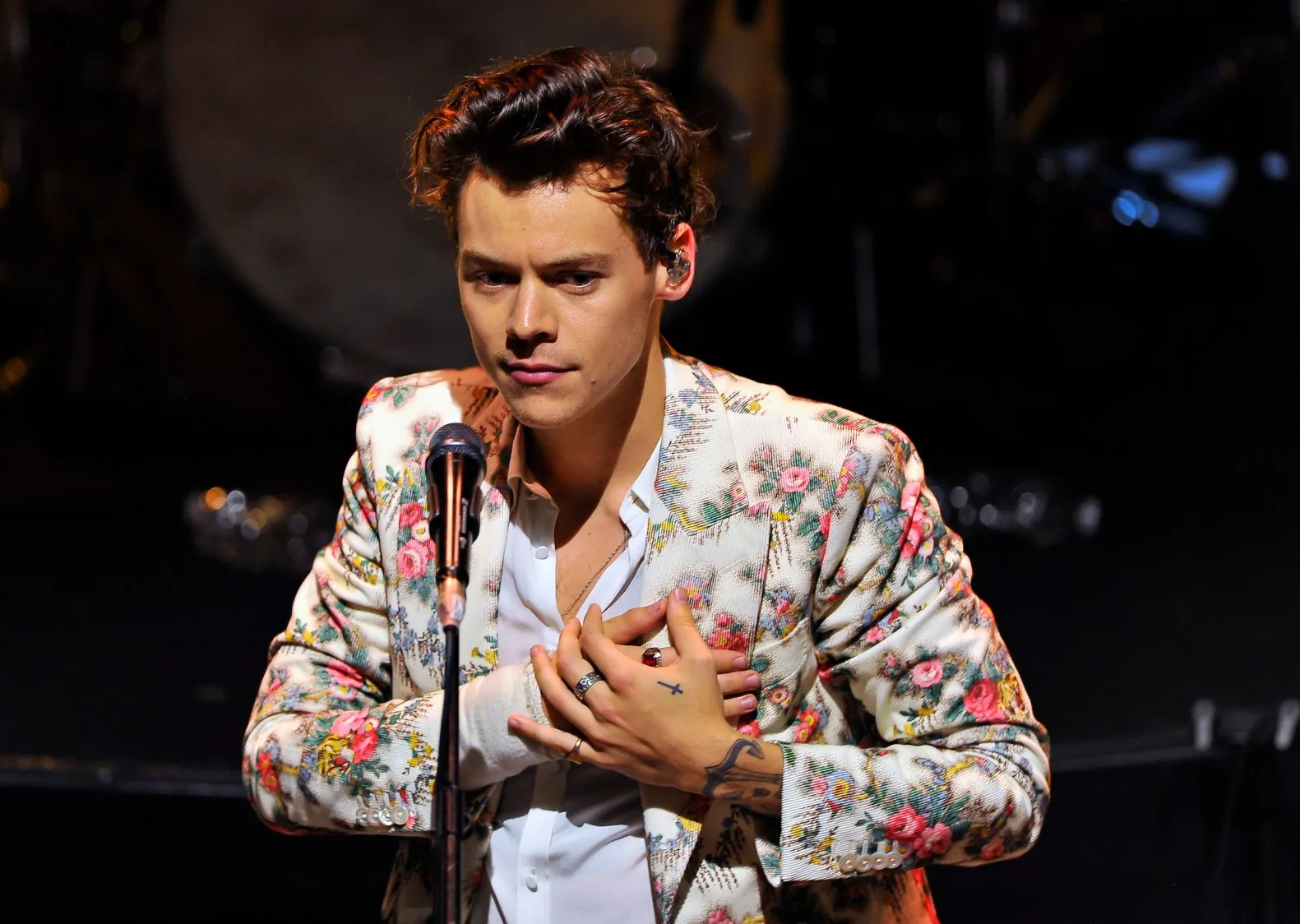 image_68a7e753562e4 Not the spotlight or the outfits — but this gesture from Harry Styles toward a disabled fan set social media on fire!